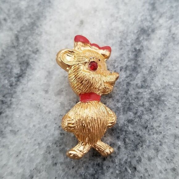 Vintage Little Bear with Bow in Hair, Gold Tone, Red Enamel Lapel Pin Brooch - Picture 1 of 5